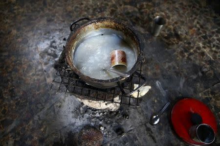 A pot containing food is seen in the Hazzeh area in the eastern Damascus suburb of Ghouta, Syria, October 25, 2017. REUTERS/Bassam Khabieh