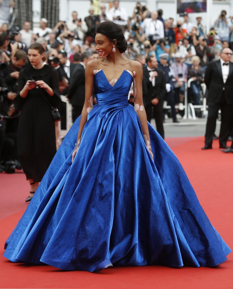 <p>The model dominated the red carpet in an electric blue silk gown by Zuhair Murad.<br><i>[Photo: AP]</i> </p>