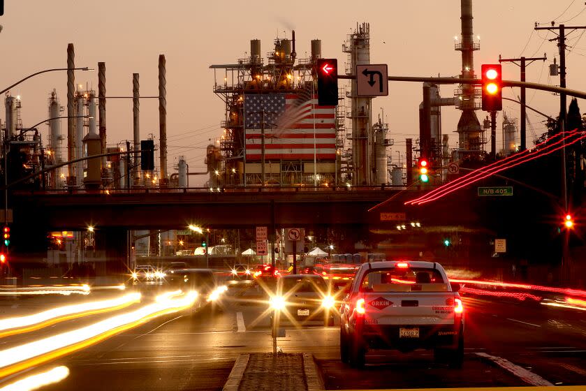 LOS ANGELES, CALIF. - OCT. 4, 2022. Traffic streams past the Marathon Refinery in Carson. (Luis Sinco / Los Angeles Times)