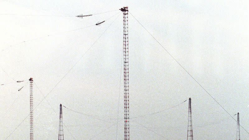 Radio towers, including one 1,200-feet-tall, visible at center, stand on Greenbury Point across from Annapolis, Md., Thursday, Nov. 11, 1999. A similar tower was recently stolen from Jasper, Alabama.