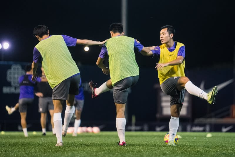 港足昨晚在馬來西亞作適應訓練。（圖：香港足總）