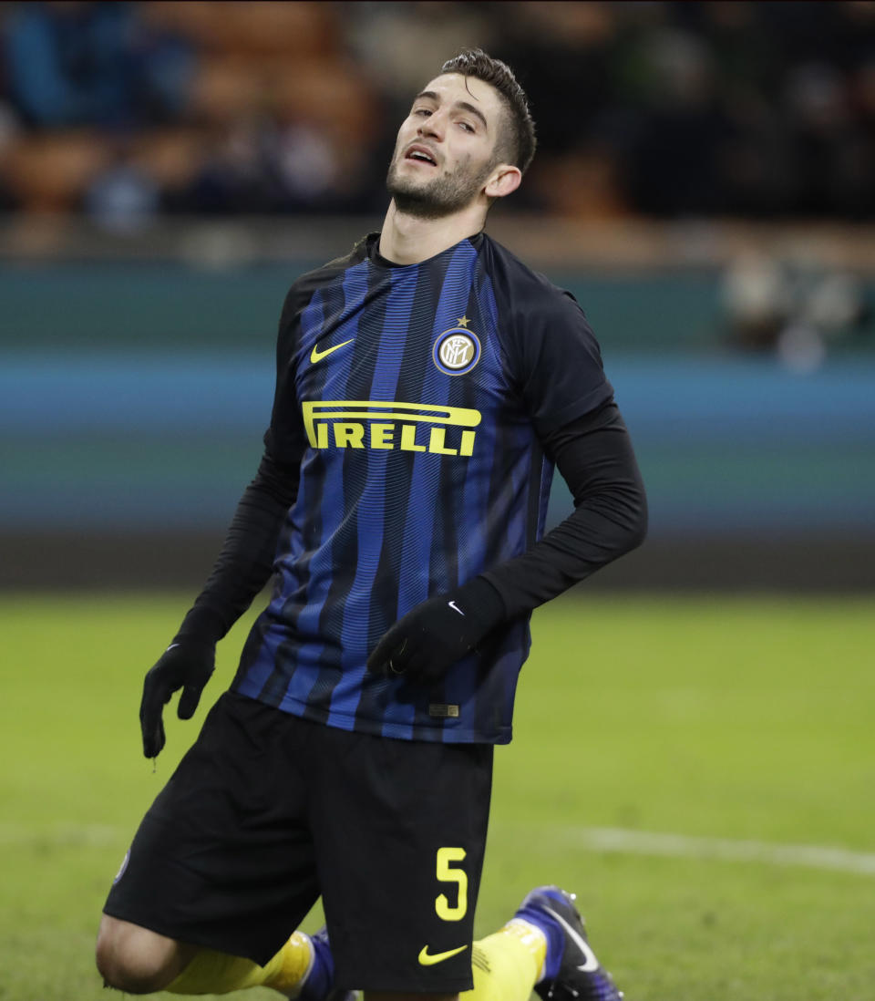 Inter Milan's Roberto Gagliardini reacts after missing a scoring chance during a Serie A soccer match between Inter Milan and Chievo, at Milan's San Siro stadium, Italy, Saturday, Jan. 14, 2017. (AP Photo/Luca Bruno)