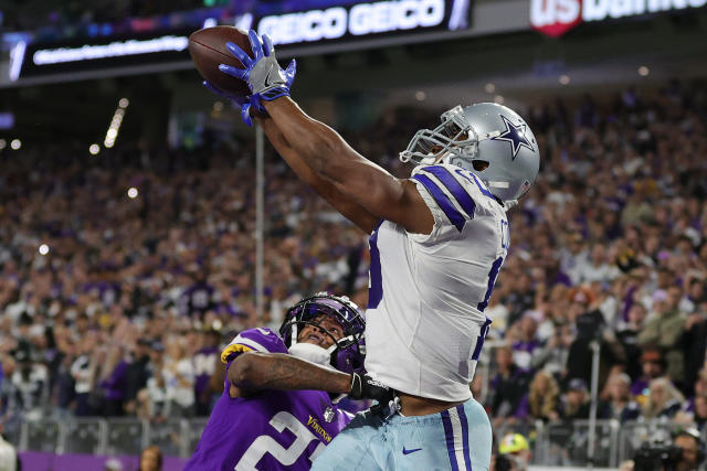 Amari Cooper catches the game-winning touchdown against the Vikings. (Photo by Stacy Revere/Getty Images)