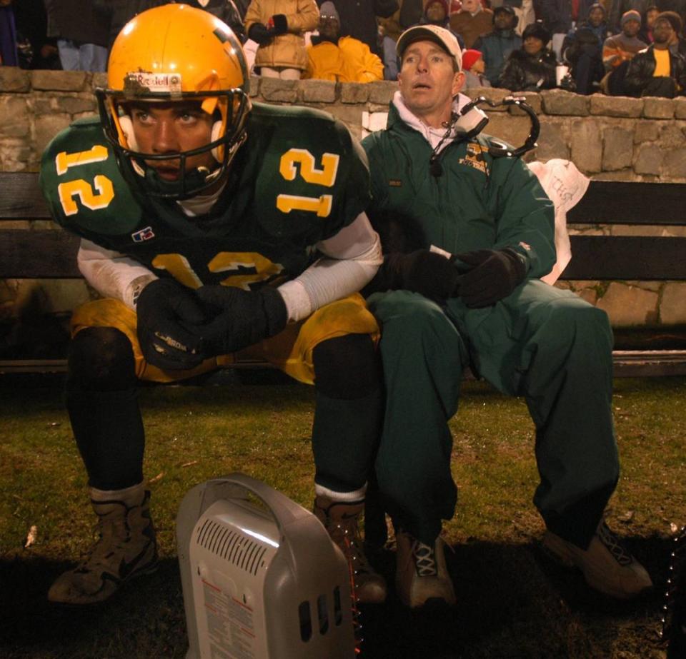 12/8/02: Independence’s Chris Leak gets instructions from Head Coach Tim Knotts along the sidelines during the game against Butler. Independence went on to beat Butler 29-0 and advance the 4A State Finals,Saturday night December 7, 2002.PATRICK SCHNEIDER/STAFF