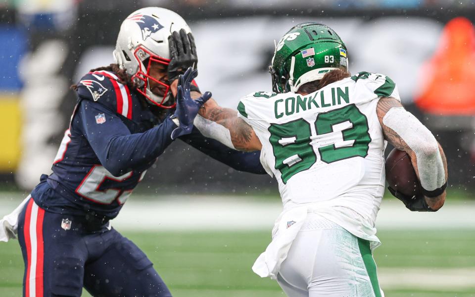 Sep 24, 2023; East Rutherford, New Jersey, USA; New York Jets tight end Tyler Conklin (83) fights for yards after the catch against New England Patriots safety <a class="link " href="https://sports.yahoo.com/nfl/players/32710" data-i13n="sec:content-canvas;subsec:anchor_text;elm:context_link" data-ylk="slk:Kyle Dugger;sec:content-canvas;subsec:anchor_text;elm:context_link;itc:0">Kyle Dugger</a> (23) during the second half at MetLife Stadium. Mandatory Credit: Vincent Carchietta-USA TODAY Sports