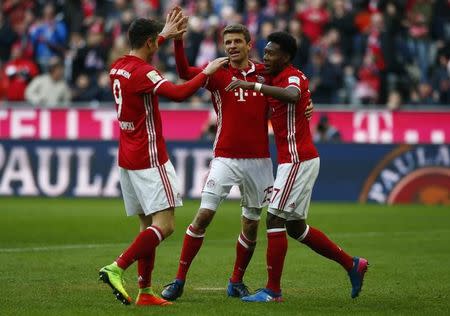 Football Soccer - Bayern Munich v Hamburg SV - German Bundesliga - Allianz Arena, Munich, Germany - 25/02/17 - Robert Lewandowski, Thomas Mueller and David Alaba celebrate Bayern Munich's 5th goal v Hamburg SV. REUTERS/Michaela Rehle