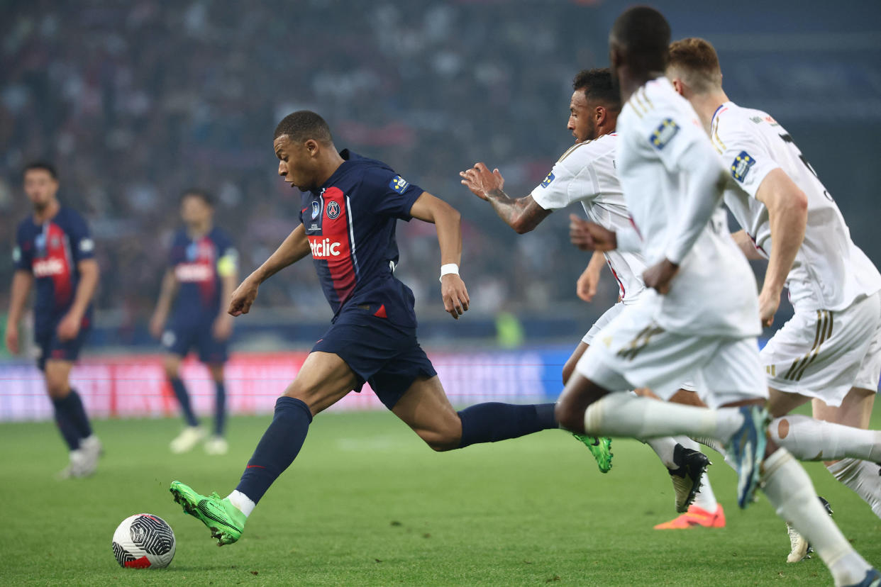  Kylian Mbappé lors du match de la finale de la Coupe de France de football entre l’Olympique Lyonnais  et le Paris Saint-Germain au stade Pierre-Mauroy, à Villeneuve-d’Ascq, le 25 mai 2024.