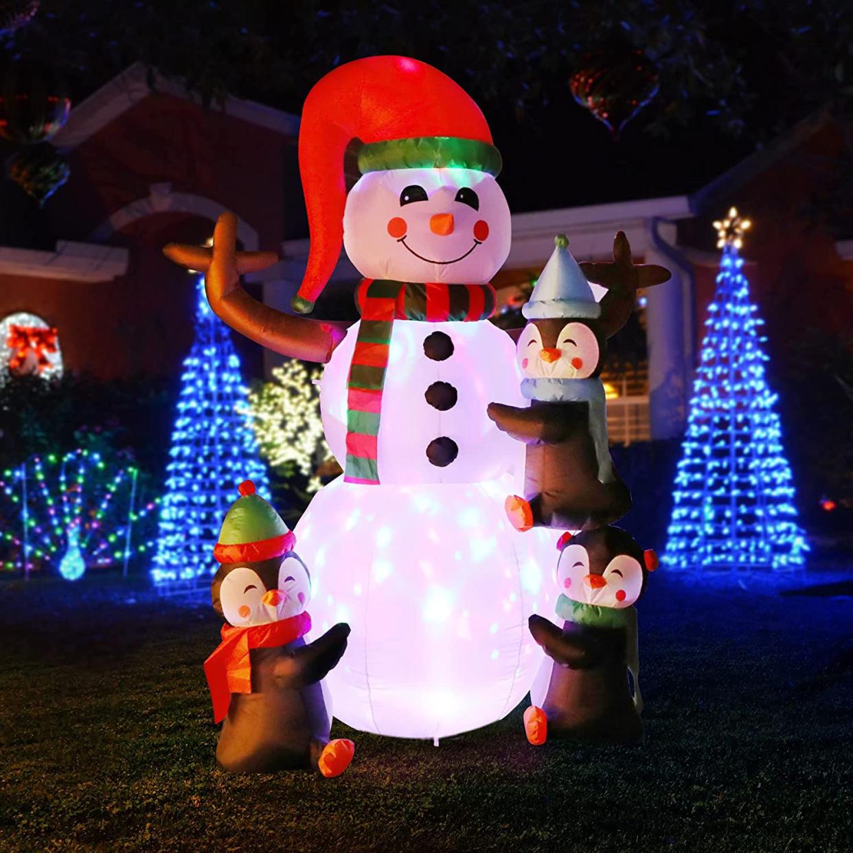 VivoHome 6-Foot Inflatable Snowman and Penguins