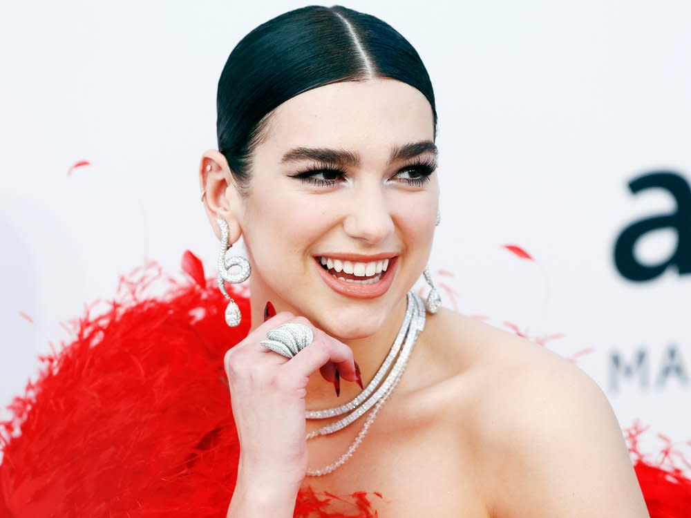 Dua Lipa hat ihre Teilnahme an der Met Gala abgesagt  (Bild: Andrea Raffin/Shutterstock)