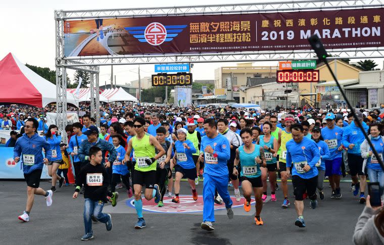 西濱彰化路段通車半馬開跑。大會提供