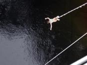 Adrenalinkick: In Kanada können Naturisten sogar Bungee-Jumping machen. Foto: WildPlay Element Parks