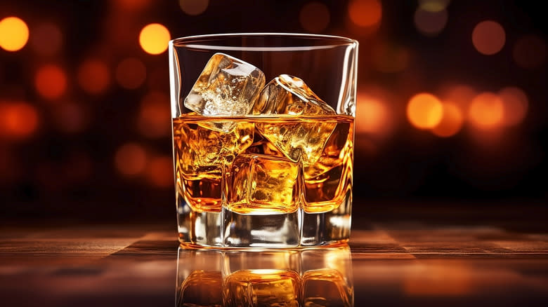 Bourbon on the rocks 