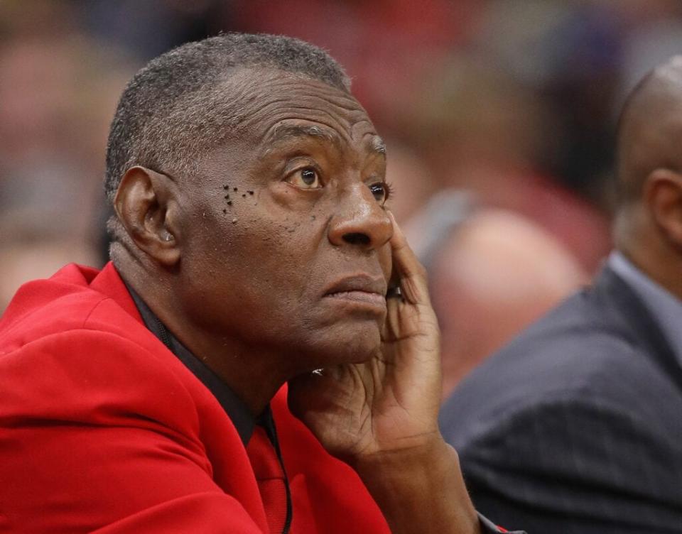 Former Chicago Bull player Bob Love watches as the Bulls take on the Indiana Pacers at the United Center on November 10, 2017 in Chicago, Illinois. (Photo by Jonathan Daniel/Getty Images)