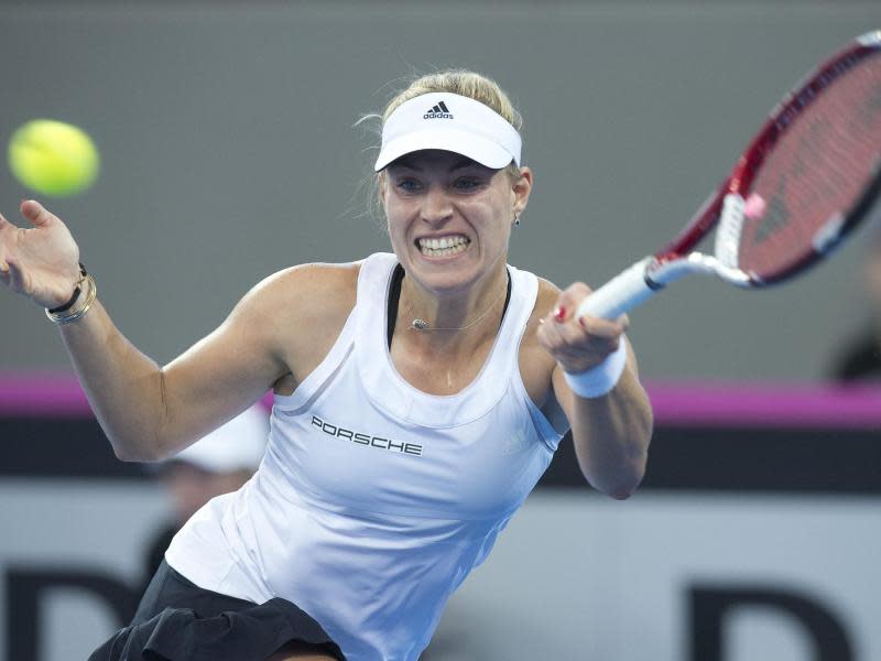 Fed-Cup-Spielerin Kerber zeigt sich ihrer australischen Gegnerin überlegen. Foto: Dave Hunt