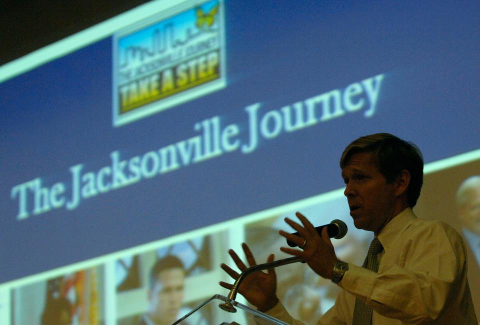 Mayor John Peyton explains his Jacksonville Journey anti-crime initiative to a group at Florida State Colle at Jacksonville's North Campus in May 2008.