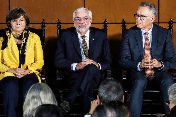 Enrique Graue durante su último mensaje como rector a los alumnos de nuevo ingreso.