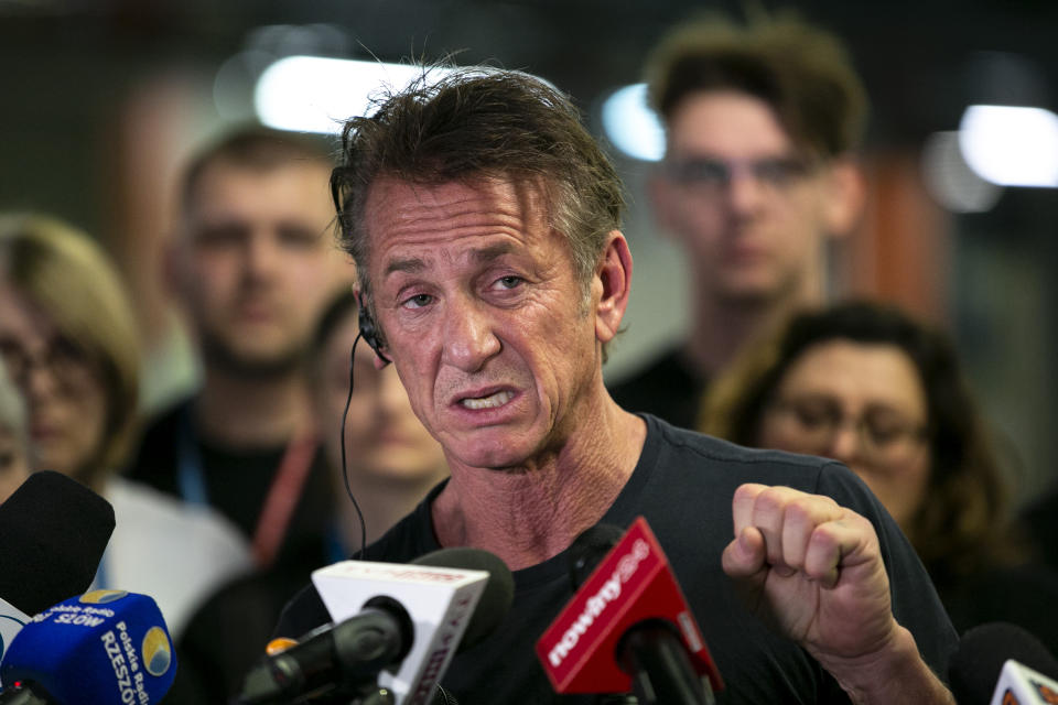 RZESZOW, POLAND - MARCH 25: Hollywood star and founder of CORE (Community Organized Relief Effort) Sean Penn holds a press conference at a building housing refugees from Ukraine after signing an agreement with authorities to help refugees from Ukraine on March 25, 2022 in Rzeszow, Poland. (Photo by Darek Puchala/Anadolu Agency via Getty Images)