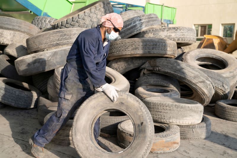 Kuwait starts to recycle world's biggest tire graveyard