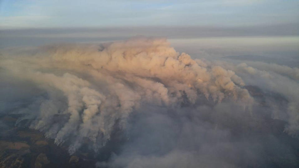 <p>Smoke from wildfires are seen over Sonoma Valley, Calif., Oct. 10, 2017 in this picture obtained from social media. (Photo: Greg Espiritu via Reuters) </p>