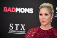 <p>A Christina Applegate le diagnosticaron cáncer de mama con tan solo 36 años. Fue en 2006, aunque no lo anunció hasta 2008, cuando ya estaba recuperada tras someterse a una doble mastectomía. (Foto: Frazer Harrison / Getty Images). </p>