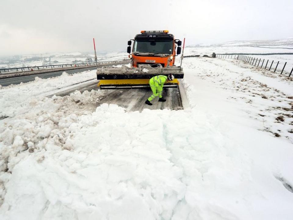 <p>Residents of Michigan, Ohio, and Indiana are being warned that travel conditions may be difficult on Monday as a storm is forecast </p>