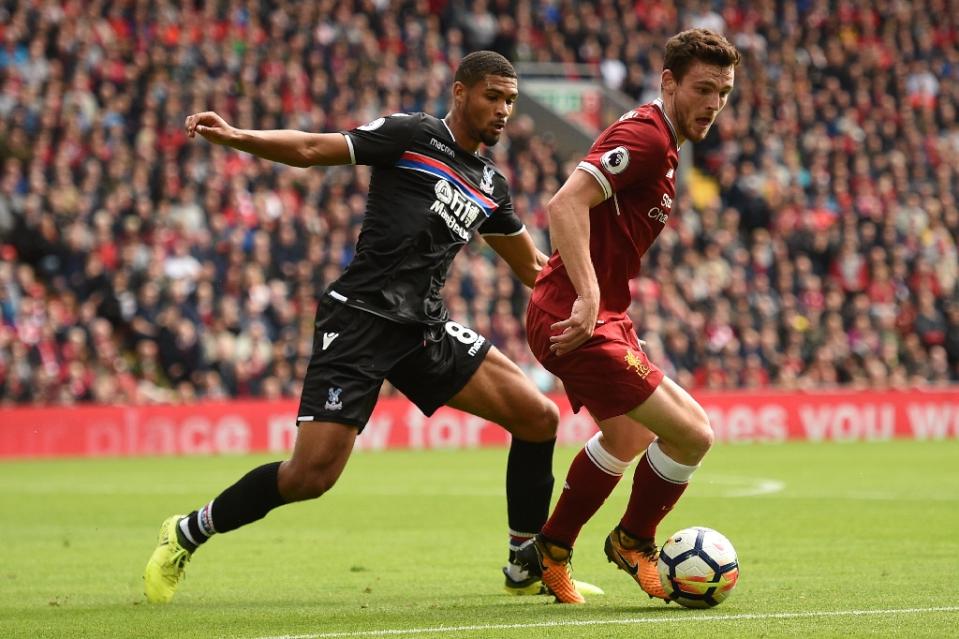 Liverpool’s defender Andrew Robertson (R) vies with Crystal Palace’s midfielder Ruben Loftus-Cheek during the English Premier League football match August 19, 2017 (AFP Photo/Oli SCARFF)