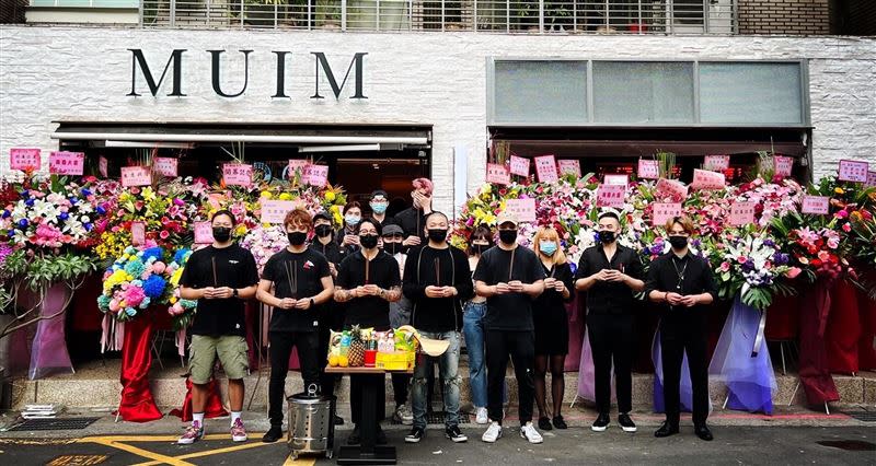 竹聯幫明仁會要角林俊呈投資的大安區「放感情餐酒館」。（圖／取自臉書）