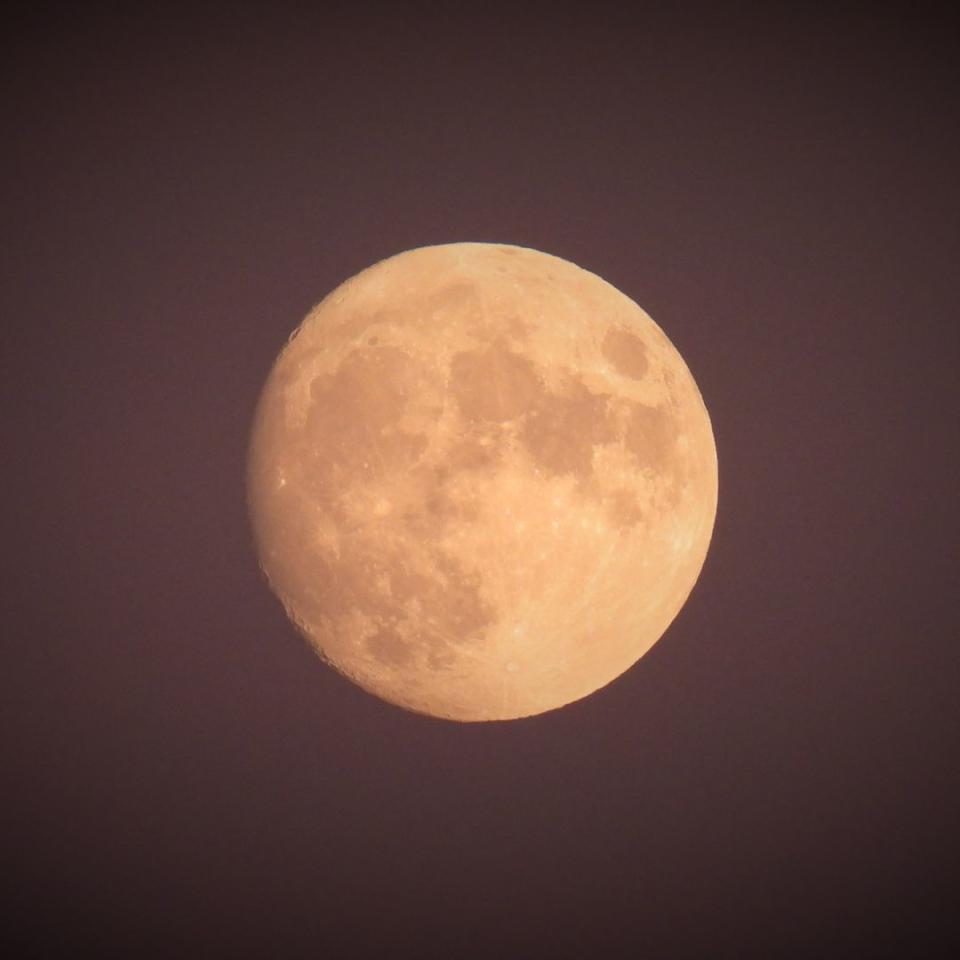 Luna llena sobre el cielo de Palencia
