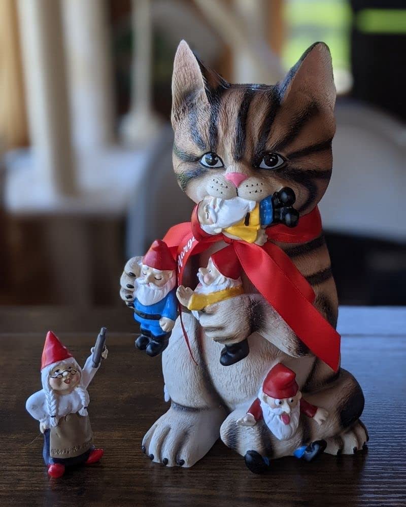 mischievous cat garden gnome statue, funny garden gnomes