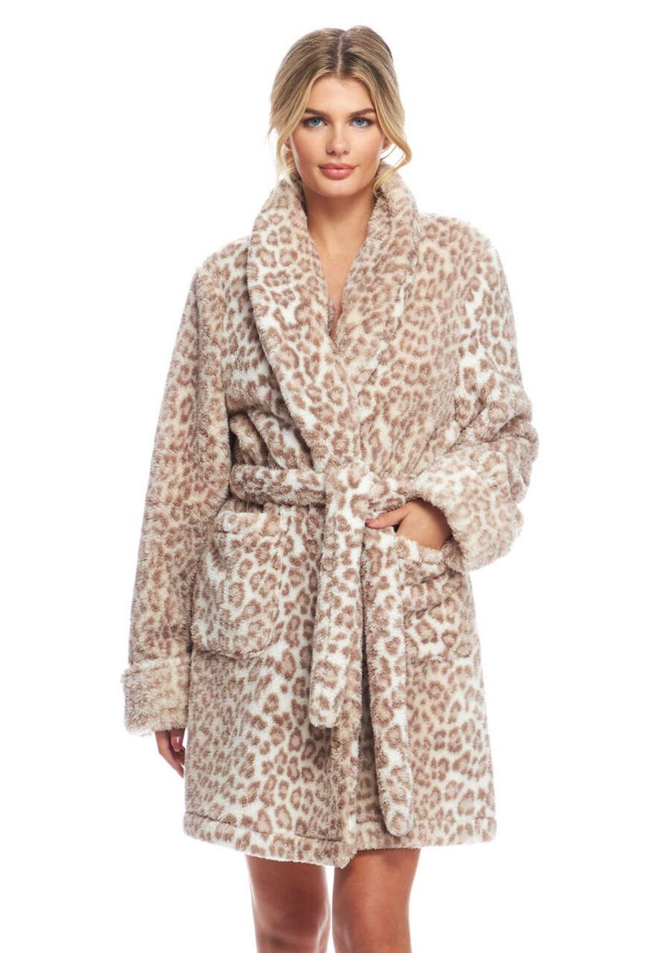 17) Snow Leopard Faux Fur Cozy Robe