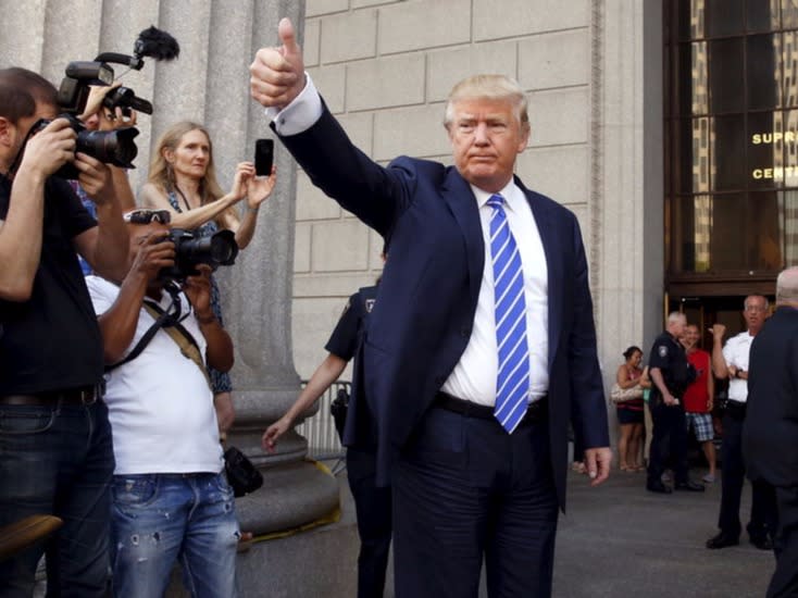 U.S. Republican presidential candidate Donald Trump gestures after arriving for jury duty at Manhattan Supreme Court in New York August 17, 2015. REUTERS/Lucas Jackson      