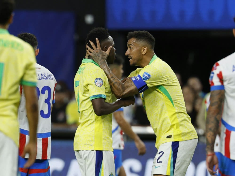 Brasilien schießt sich gegen Paraguay warm (KEVORK DJANSEZIAN)
