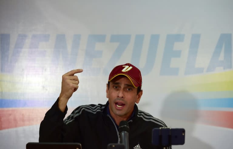 Venezuelan opposition leader Henrique Capriles speaks at a press conference in Caracas on October 25, 2016, announcing that the opposition would continue their strategy to oust President Nicolas Maduro