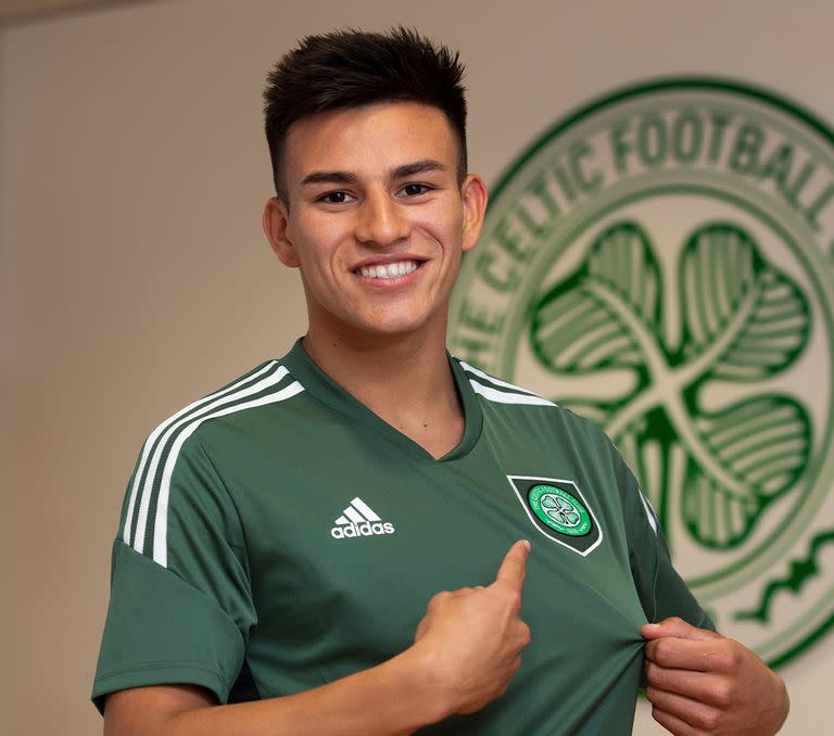 Alexandro Bernabei es el primer argentino en vestir la camiseta de Celtic de Escocia, club que le dio la bienvenida este jueves