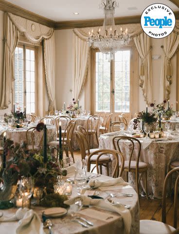 <p>SOPHIE LIN BERARD |<a href="https://www.instagram.com/sberardweddings/" data-component="link" data-source="inlineLink" data-type="externalLink" data-ordinal="1">@SBERARDWEDDINGS </a></p> Christina Hendricks' wedding table settings