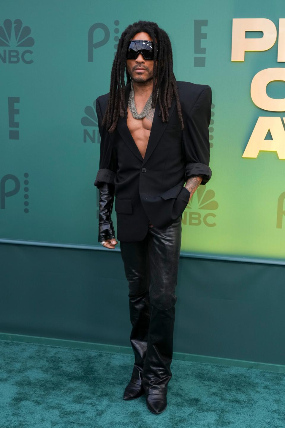 Lenny Kravitz, while accepting the music icon award at the People's Choice Awards, gives a powerful speech: "Never follow the trends."
