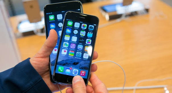 Apple Inc.&#39;s iPhone 6 and iPhone 6 Plus Go On Sale