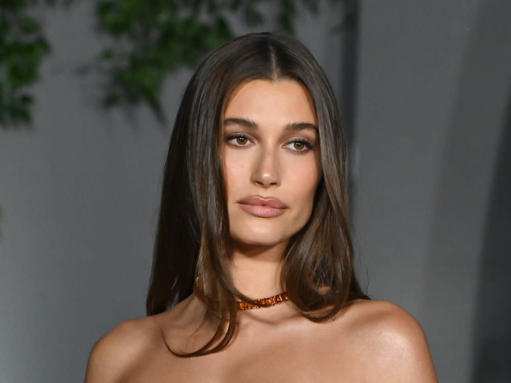 Hailey Bieber teilt ihre gesundheitlichen Probleme mit ihren Fans. (Bild: Featureflash Photo Agency/Shutterstock.com)