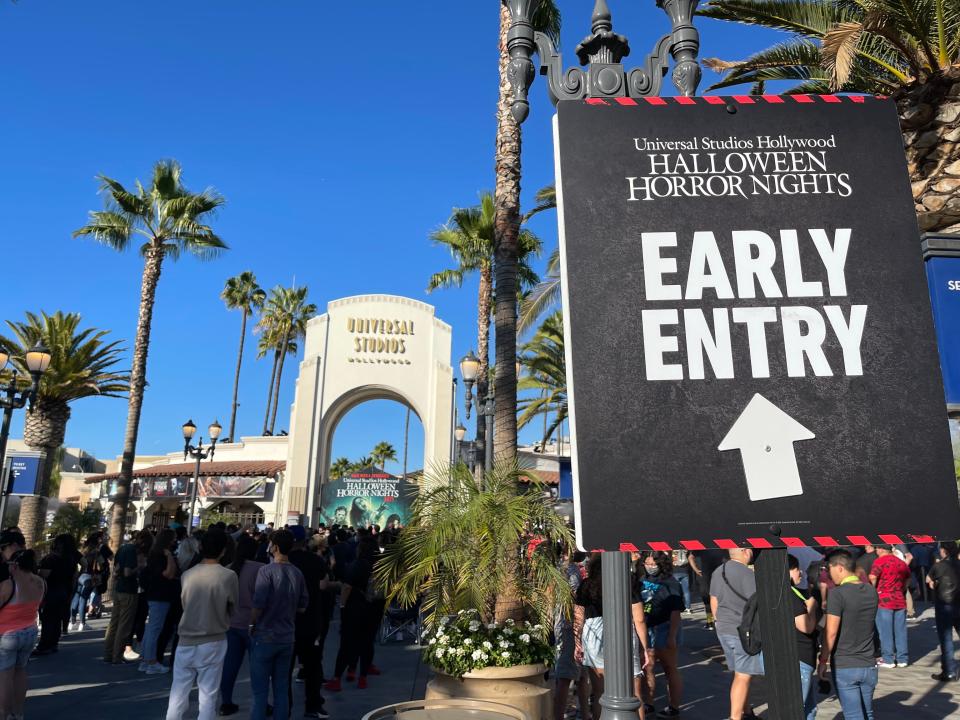 entry sign for halloween horror nights at universal hollywood