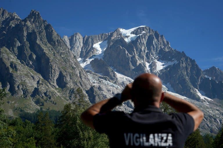 Surveillance de l'évolution du glacier de Planpincieux à Courmayeur (Italie), le 8 août 2020 dont un gros bloc menace de s'effondrer - Andrea BERNARDI © 2019 AFP