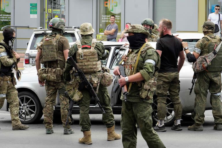 Miembros del grupo Wagner participan de una sublevación en la ciudad de Rostov del Don, el 24 de junio de 2023. 