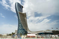 <p>Das Capital Gate in Abu Dhabi hat den schiefen Turm von Pisa überholt, denn das Gebäude in den Emiraten ist mit einem Senkungswinkel von 18 Grad noch um einiges schiefer als das italienische Wahrzeichen. (Foto: Getty Images) </p>