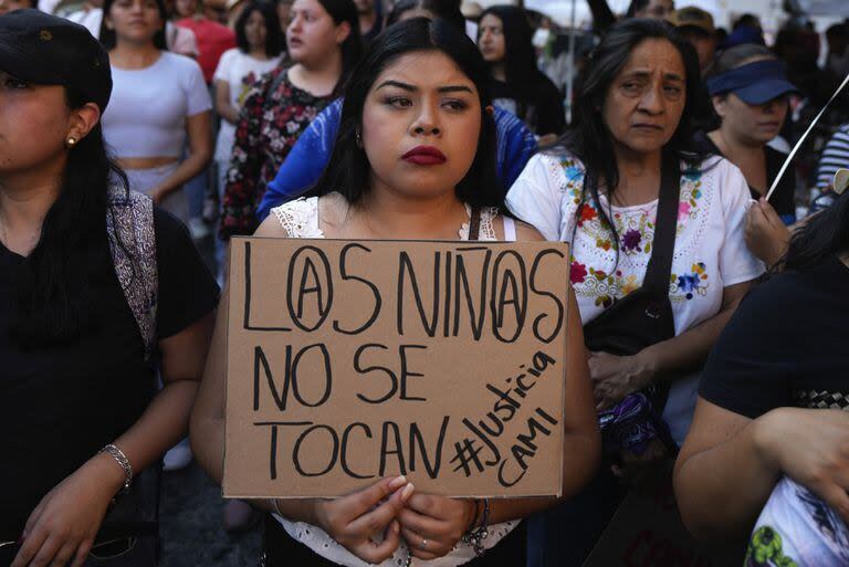 Marcha en reclamo de seguridad tras el secuestro de Camila, de ocho años, en Taxco