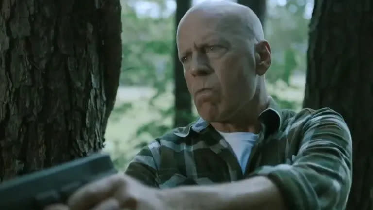 La película, En el lugar equivocado, protagonizada por Bruce Willis, está disponible en Netflix