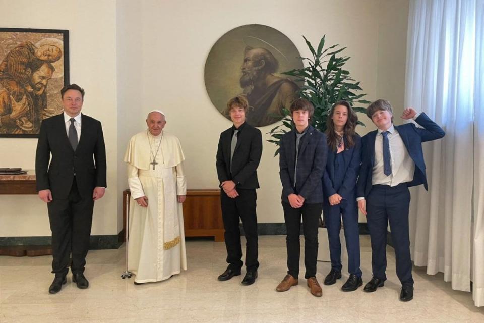 Tesla chief Elon Musk with Pope Francis (2nd) posing on July 1, 2022 during a private audience in The Vatican, with Musk's children Damian, Kai, Saxon and Griffin (ELON MUSK'S TWITTER ACCOUNT/AFP)