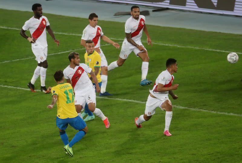 Foto del lunes de Lucas Paqueta marcando el gol de Brasil ante Perú por las semifinales de la Copa América