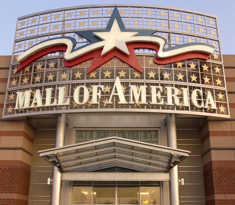 Man Pleads Guilty to Throwing Boy Off Mall of America Balcony