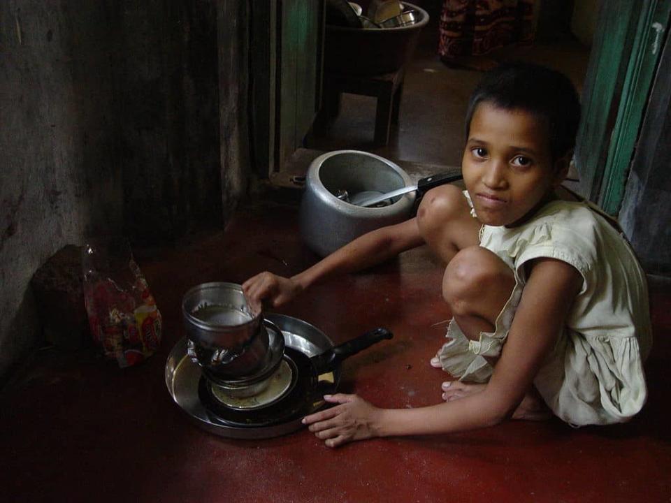 年幼的印度幫傭。照片來源／Biswarup Ganguly (Own work) [CC BY-SA 3.0], via Wikimedia Commons