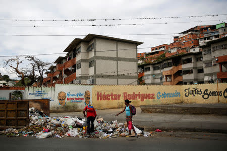 Local residents looks for recyclables at a pile of trash at Jose Felix Ribas neighborhood in Caracas, Venezuela January 30, 2019. REUTERS/Carlos Barria