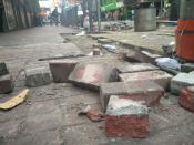 旺角騷亂多處地磚被挖起及有焚燒雜物痕跡